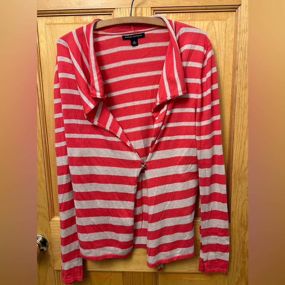 This is a super cool style, with a nice button in front.